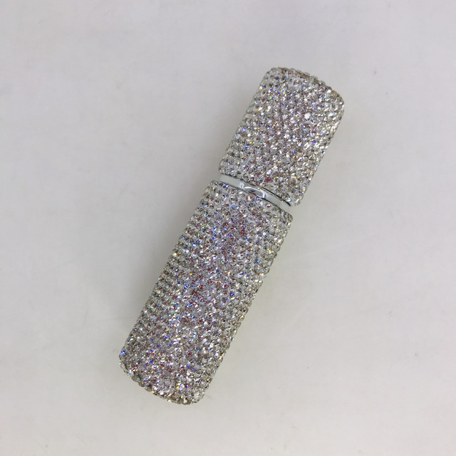  Где и как использовать:  для ежедневного ношения любимых духов в сумочке в путешествиях, перелётах (разрешённый объём) как аксессуар для контента: Flatlay-фото, Instagram Reels, TikTok как часть подарочного набора (добавьте аромамасло, косметику, свечи)