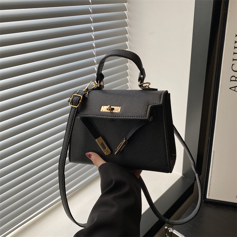 Жіноча сумка 8521 крос-боді на ремінці чорна, фото 1