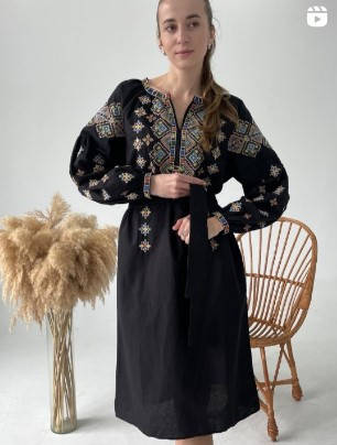 Вишита сукня чорного кольору прикрашена різнокольоровою геометричною вишивкою розміри S, M, L, фото 2