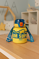 Дитячий термос 560 мл Super Hero Dream з трубочкою, кришкою-заскочкою та ремінцем, герметичний, жовтий в школу