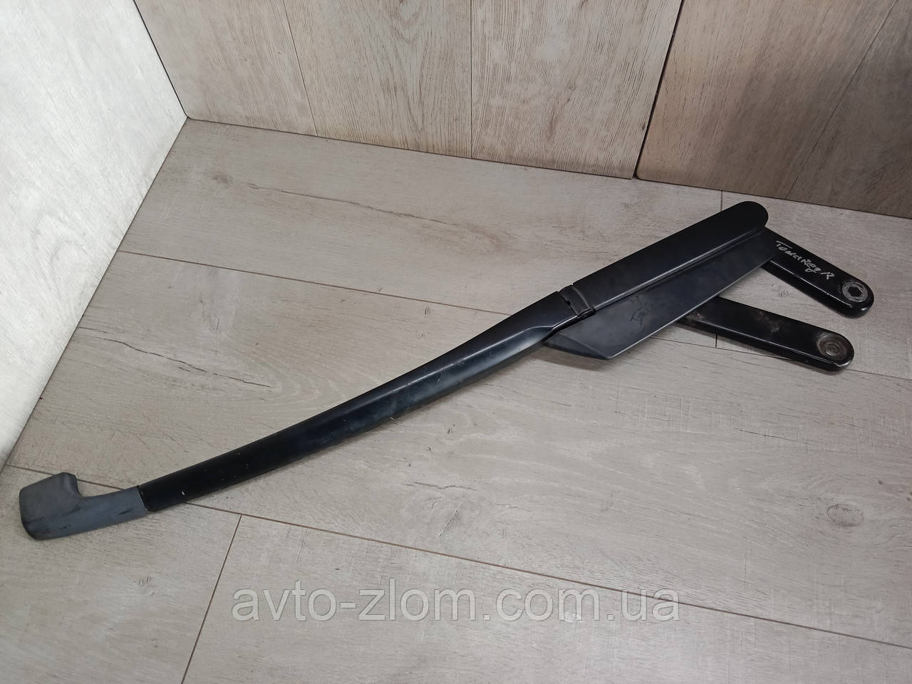 Тримач щітки, двірника Volkswagen Touareg 7L, Туарег. Правий. 7L0955408C.