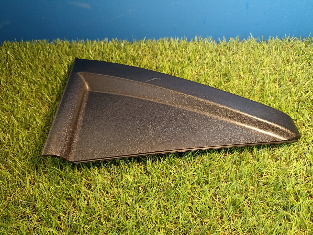 Накладка молдинг уголок пластиковий заднього правого скла двері Kia Sportage 2 05-09 (838401f001), фото 1