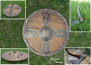 Дерев'яний щит із символікою тамплієрів (діаметр 55 см), ручна робота