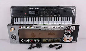 Дитячий синтезатор MQ-012 FM. Радіо, 61 клавіша, 16 тонів, 10 ритмів. Працює від мережі та батарейок