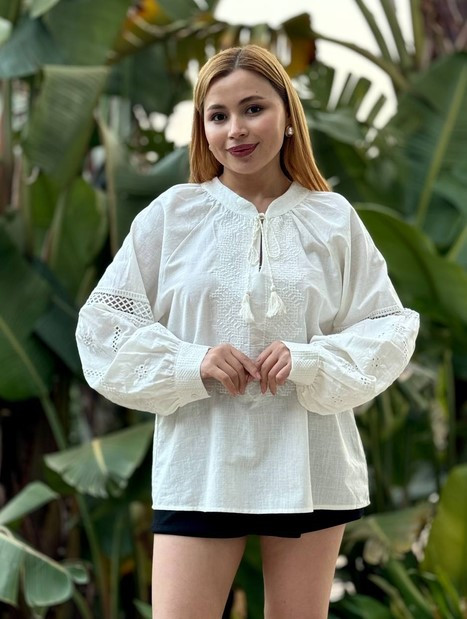 Вишиванка жіноча білого кольору з білою вишивкою розміри  48, 50, 52, 54