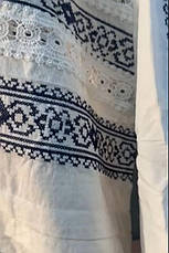 Вишиванка жіноча білого кольору з чорною вишивкою і мереживом розміри 50, 52, 54, фото 3