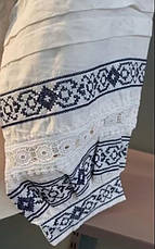 Вишиванка жіноча білого кольору з чорною вишивкою і мереживом розміри 50, 52, 54, фото 2