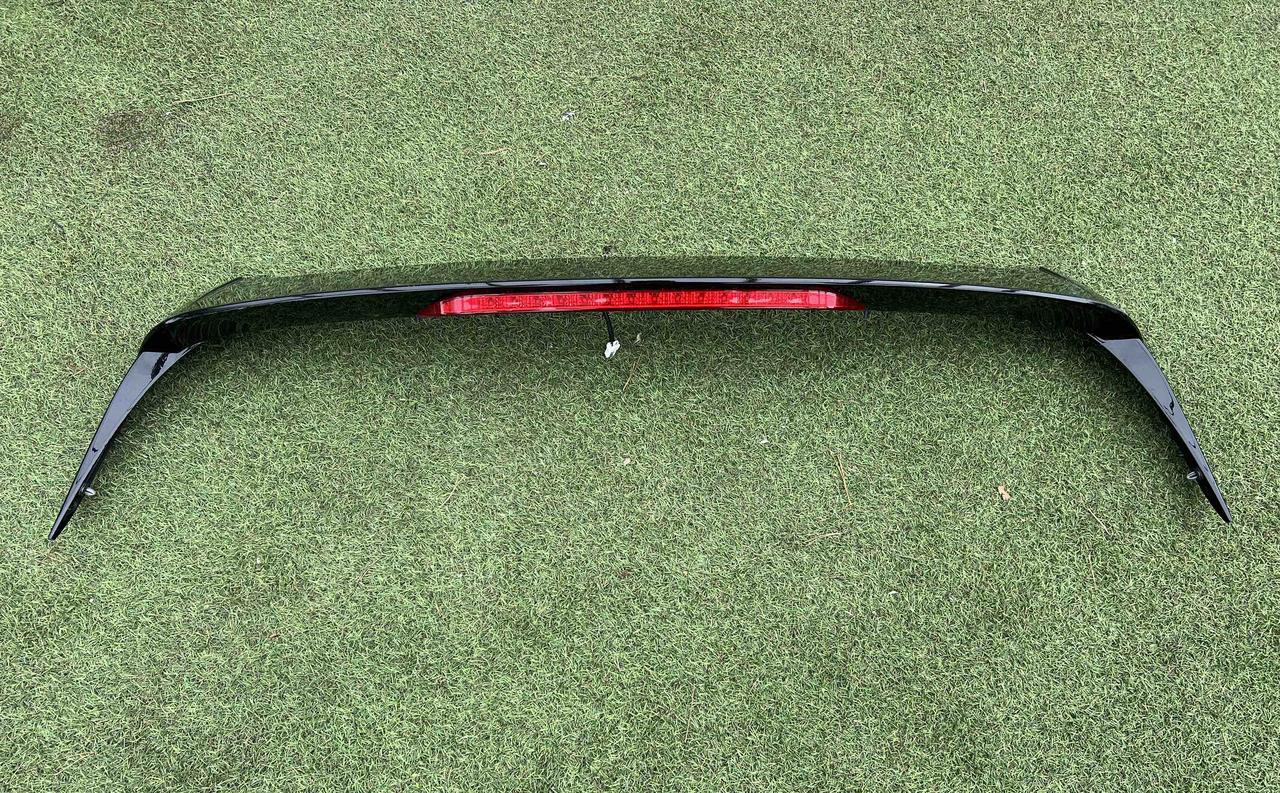 Спойлер накладка кришки багажника Hyundai i30  2018-рр Хендай i30 87250g4000 оригінал бу,, фото 1