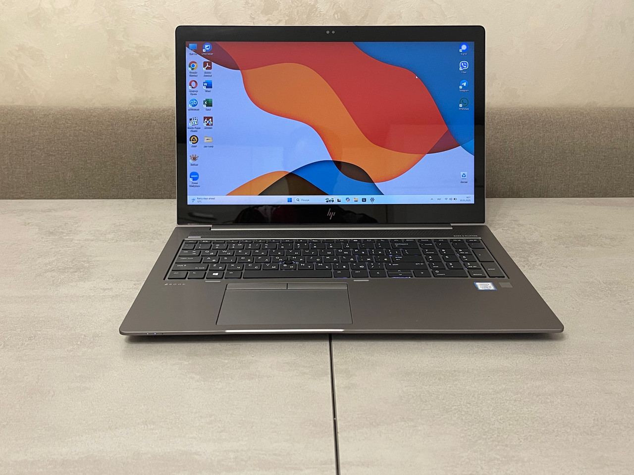 Ноутбук HP Zbook 15u G5, 15,6" FHD IPS сенсор, i5-8350U, 16GB, 256GB SSD, Radeon 2GB