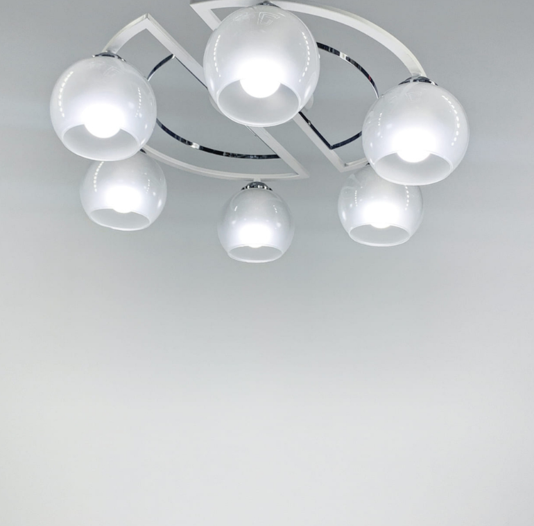 Білосніжна стельова люстра на 6 плафонів Ø 58 см 51795/6 CH+WT+WT, фото 1