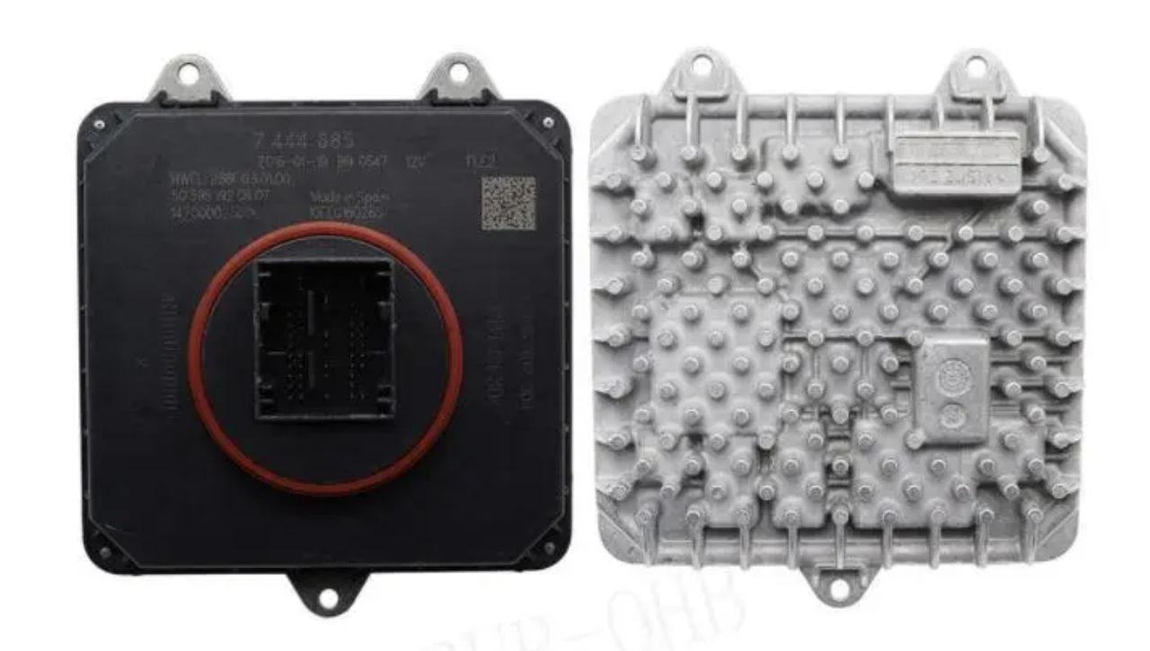 Блок керування світлодіодною LED фарою BMW F20/F22/F30/F32 /F34/F15/F16 63117444685 7444685