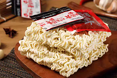 Лапша Samyang Chicken Noodles - корейська солодко-гостра смажена курка 140 г, фото 4