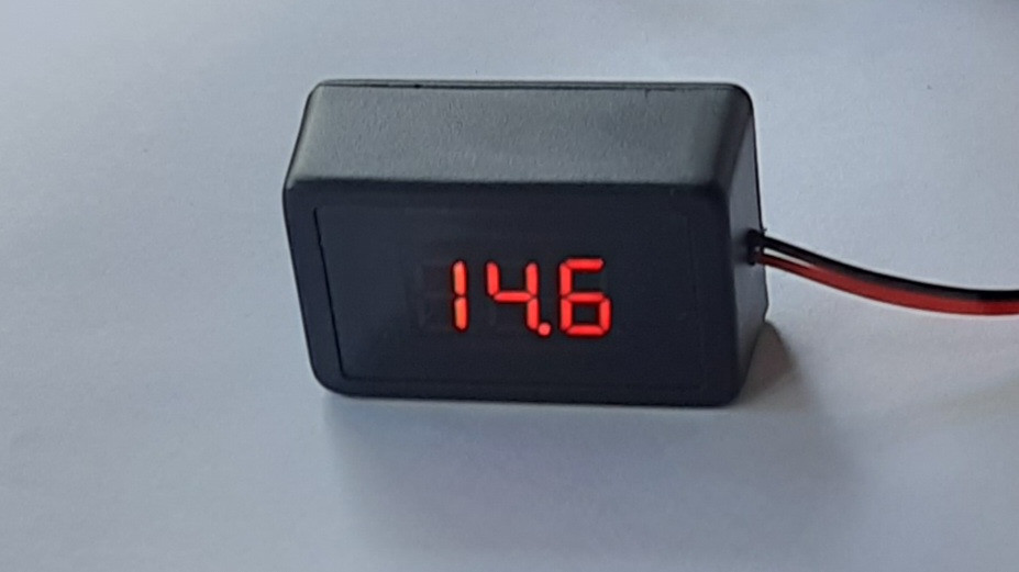 Автомобільний вольтметр цифровий 12 В. 24 В (46 мм x 29 мм)
