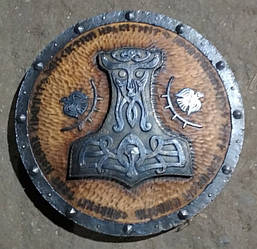 Мьёльнир Воїна: Щит Нескорених – Ексклюзивний Дерев’яний Артефакт Ручної Роботи з Рунами та Металевою Обрамленням