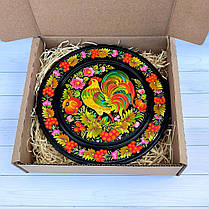 Дерев'яна тарілка 20 см "Пітушок",подарункове пакування , з авторським петриківським розписом, фото 2