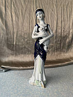 Статуетка порцелянова