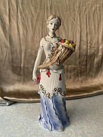 Статуетка дівчина