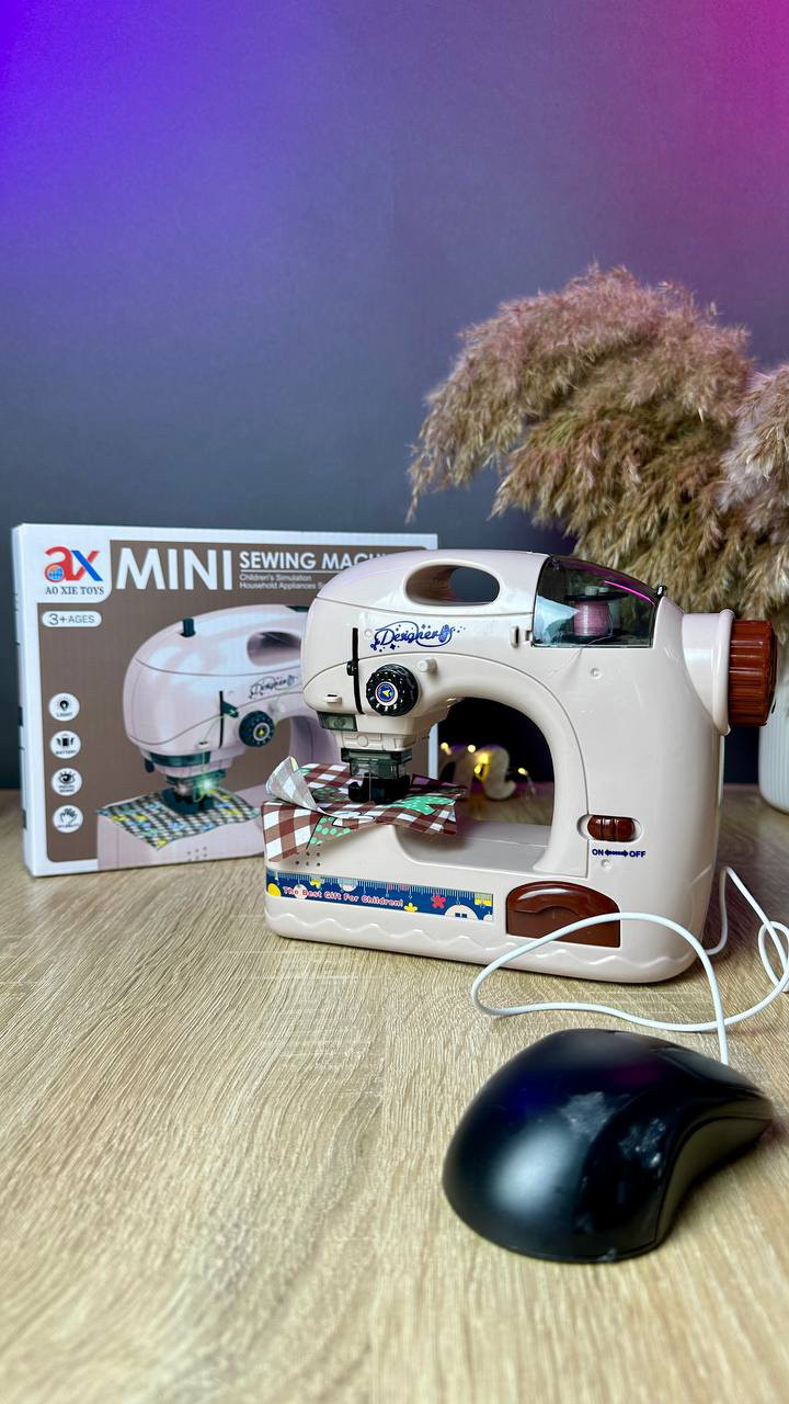 Швейна машинка 6783 A (84/2) на батарейках, імітація шиття, підсвічування, нитки, тканина, інструкція, в коробці, фото 1