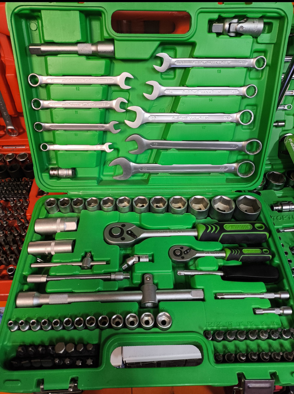 Набор инструментов 1/2" & 1/4"; 82ед INTERTOOL ET-6082SP