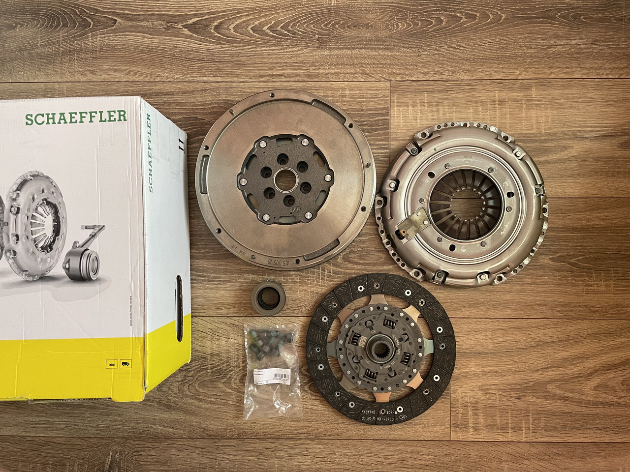 Комплект зчеплення з двомасовим маховиком LUK 600035700 CITROEN C4 PICASSO/PEUGEOT 308 1,6 D 13- МКПП