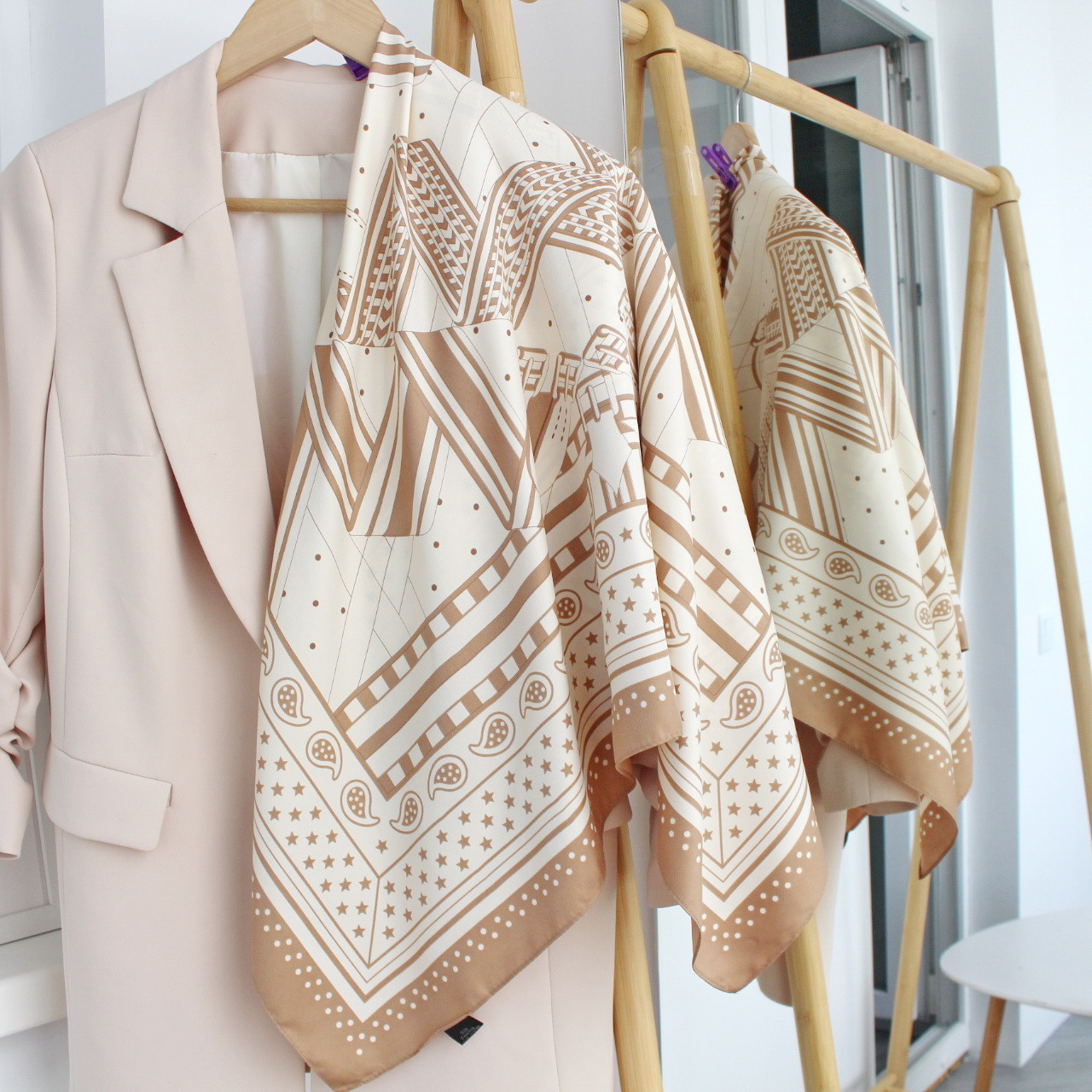 Хустка шовкова "Сандра турбота" бежева 208209, фото 1