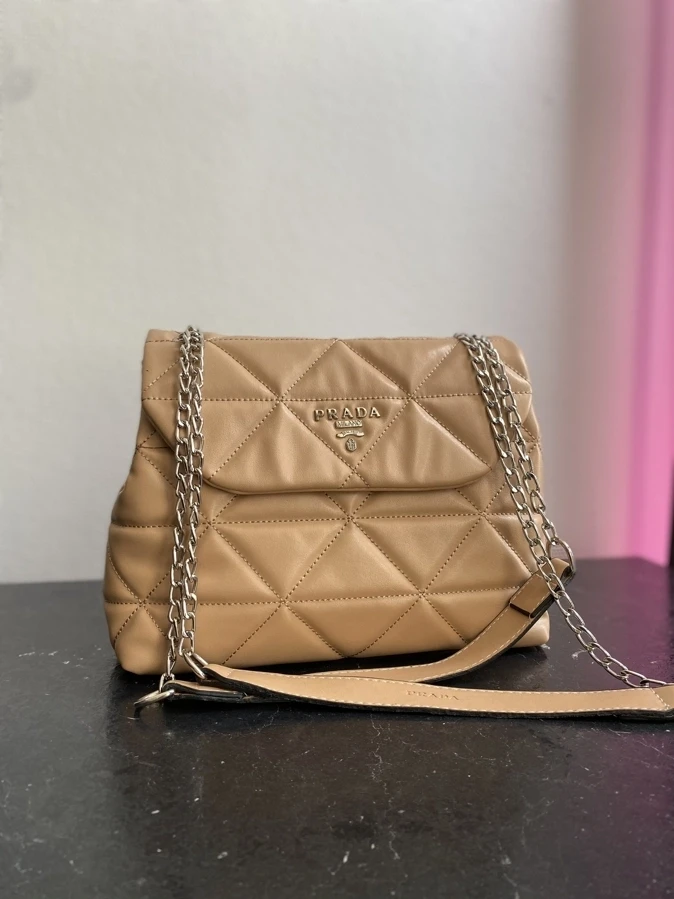 Prada Camel Triangle SALE 23х20х9, фото 1