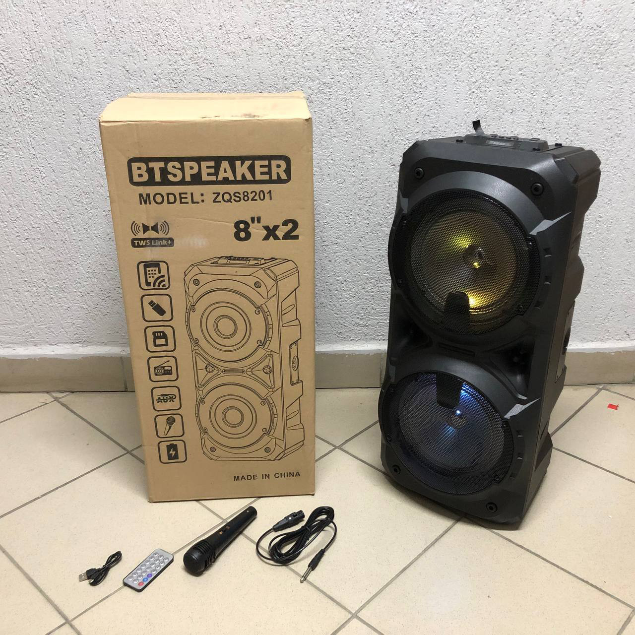 Колонка ZQS-8201 Бездротова переносна акустична Bluetooth з підсвічуванням мікрофоном AUX пульт Д/У, фото 1