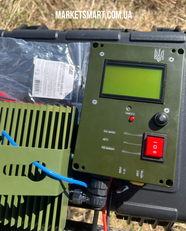 Екран термінала SPYDER H показує тривогу: виявлено сигнал FPV-дрона, активовано РЕБ"