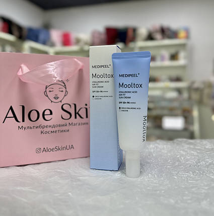 Зволожуючий сонцезахисний крем для обличчя Medi-Peel Hyaluronic Acid Mooltox Air Fit Sun Cream SPF 50+ PA++++ 50мл, фото 3