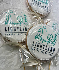 Пряник Вишиванка з логотипом Lightland , корпоративні пряники, корпоративні замовлення