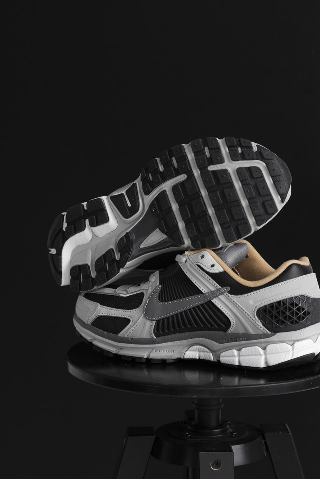 Nike Zoom Vomero 5 Grey
