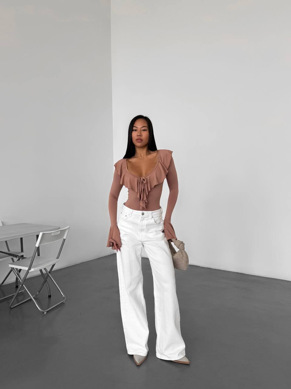 Витончене боді з рюшами бежевого кольору, фото 1