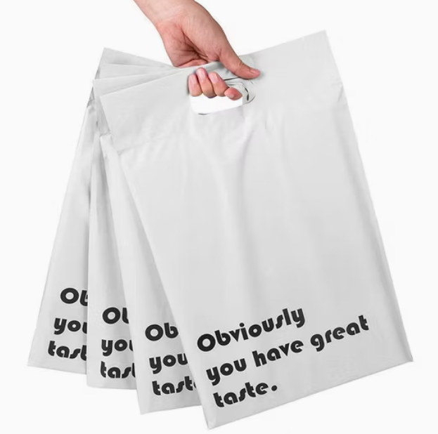 Поліетиленовий білий кур'єрський пакет 40х54 см з ручкою і лого вашої компанії Брендований тришаровий пакет, фото 1