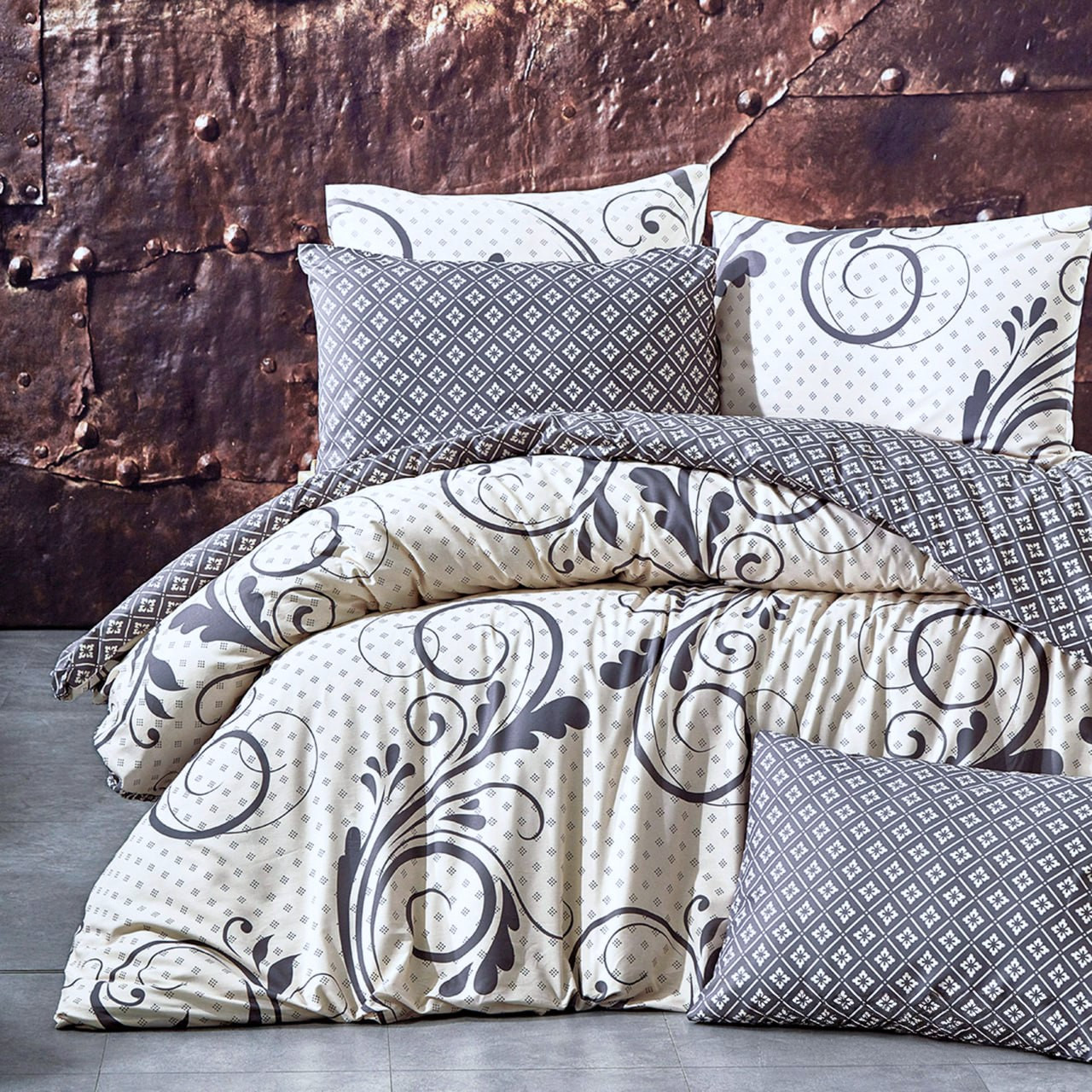 Постільна білизна Королева Ночі (Ранфорс) | Євро комплект | 50х70 | Вензелі на білому та сірому, фото 1