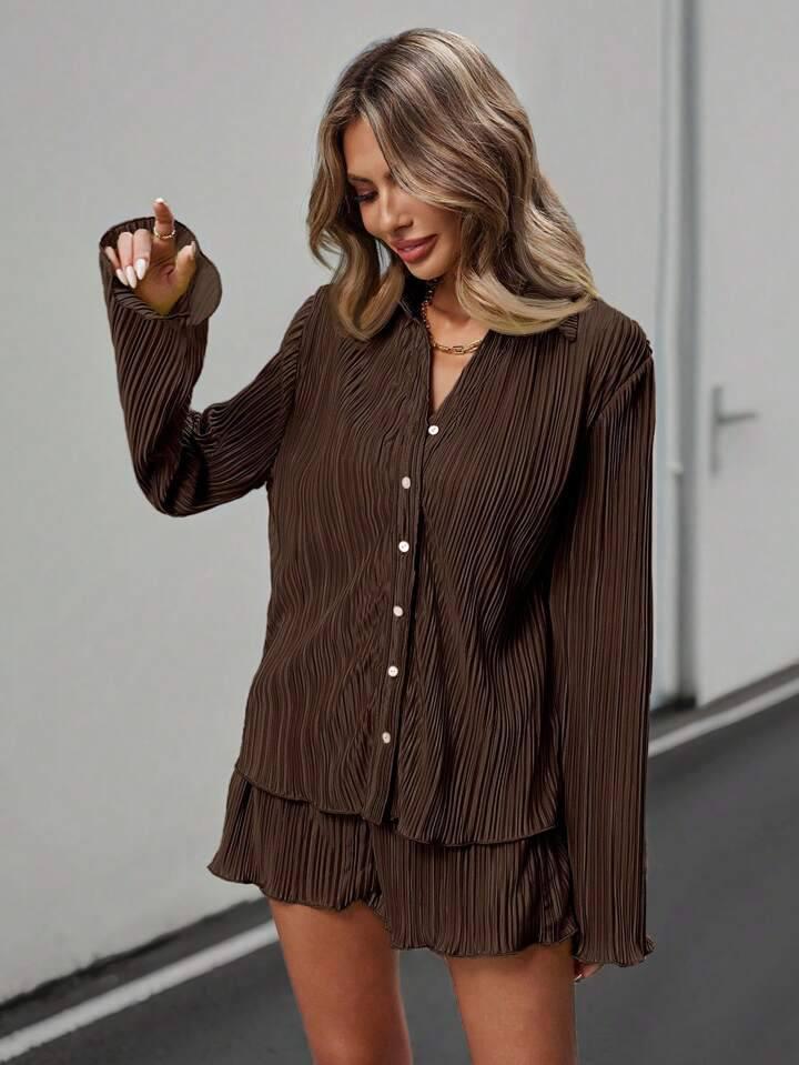 Коричневий жіночий базовий стильний костюм-двійка тканина гофре: Шорти та Сорочка з ідеальною посадкою, фото 1