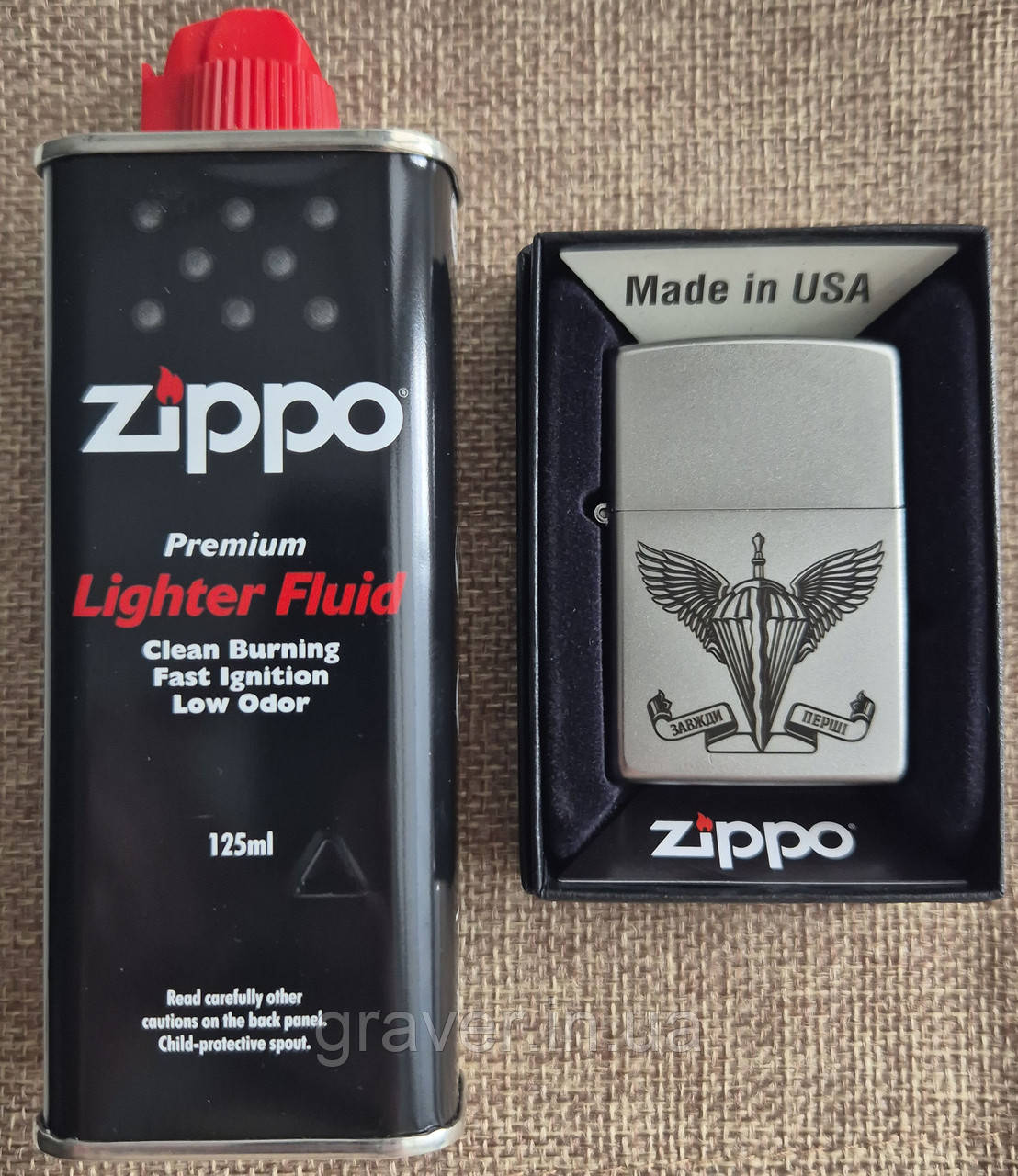 Подарунковий комплект Зиппо для десантника ДШВ ЗСУ: Бензин + Запальничка Zippo 205 з гравіюванням емблеми ДШВ «Завжди перші!», фото 1