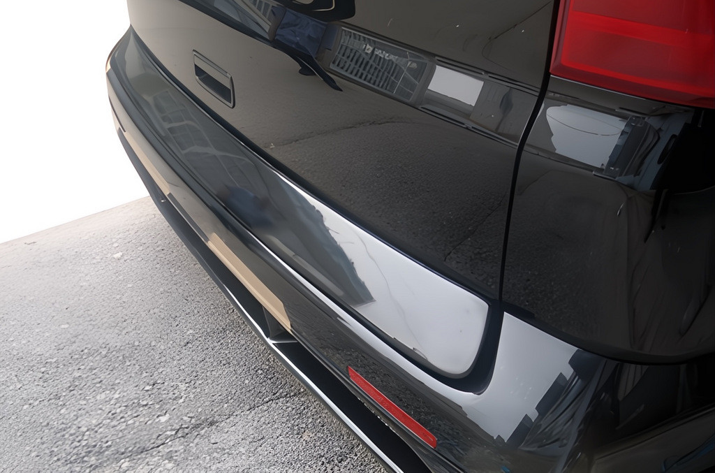 Пластикова накладка на багажник (під фарбування) для Volkswagen T5 Caravelle 2004-2010 рр, фото 1