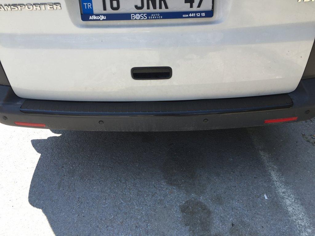 Накладка на задній бампер з загином (Карбон) для Volkswagen T5 Caravelle 2004-2010 рр, фото 1