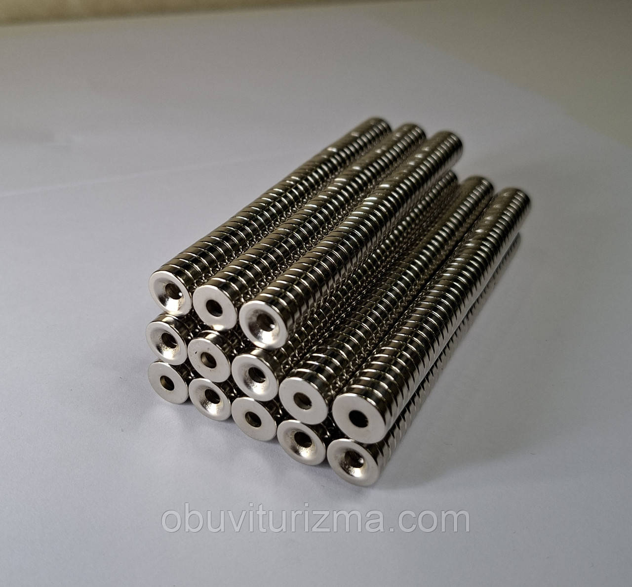 Магніт неодимовий Neodymium N35 з отвором під шуруп 12мм/3мм сила 1.8кг