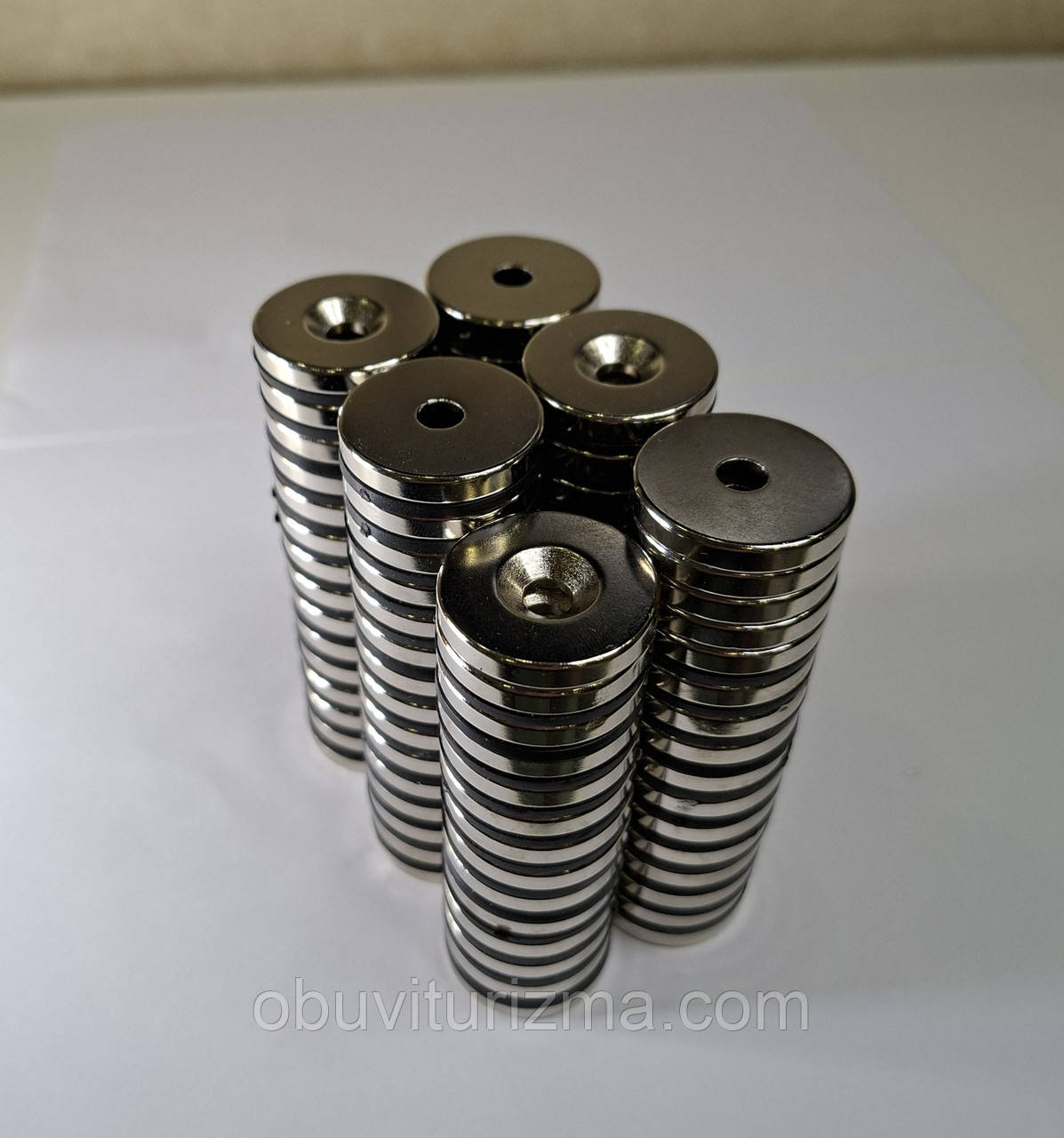 Магніт неодимовий Neodymium N35 з отвором під шуруп 29мм5мм сила 10кг