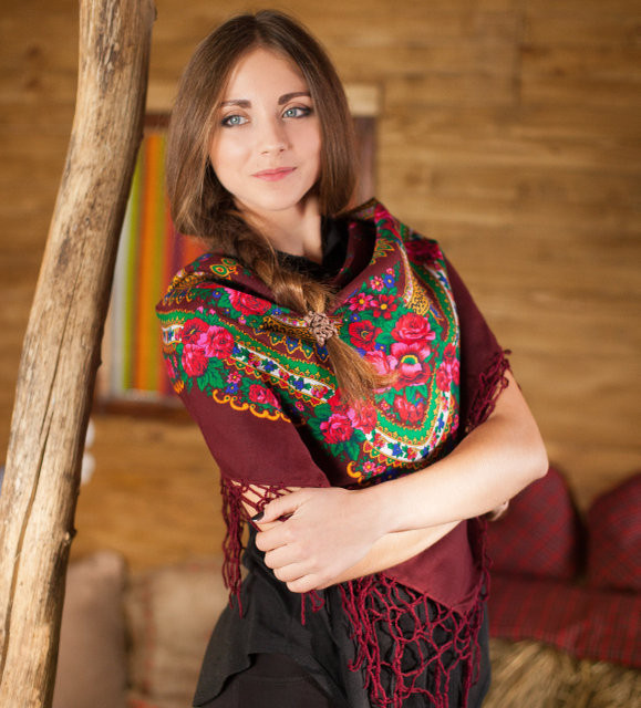 Прикраса хустка бордо (90х90)