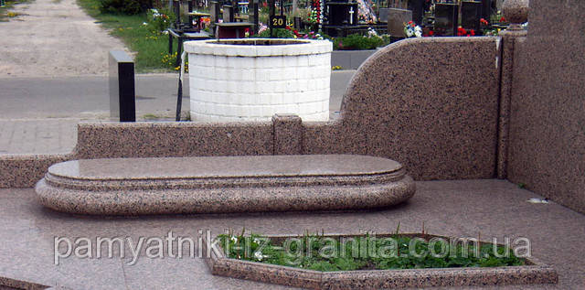 Гранітний цоколь No 6