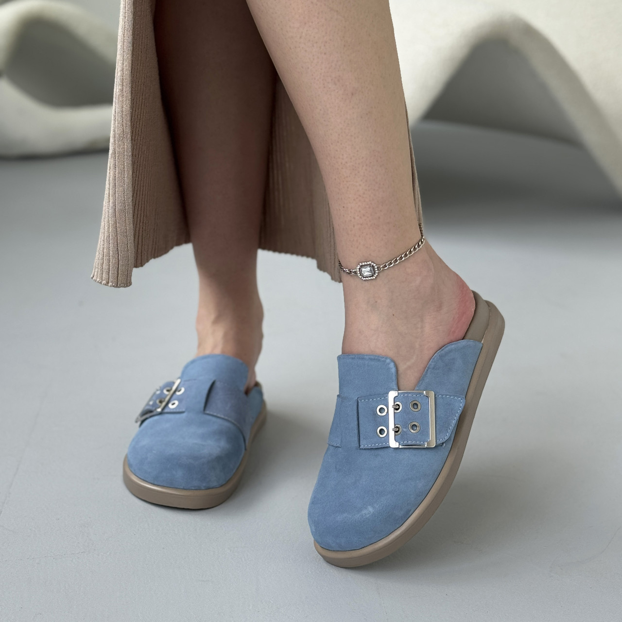 Сабо клоги жіночі замшеві, декоровані ремінцем. Колір блакитний. 38 розмір, фото 1