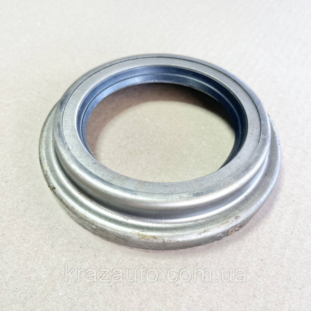 Сальник передньої ступиці КрАЗ з обоймою в зборі 200-3103035, фото 1