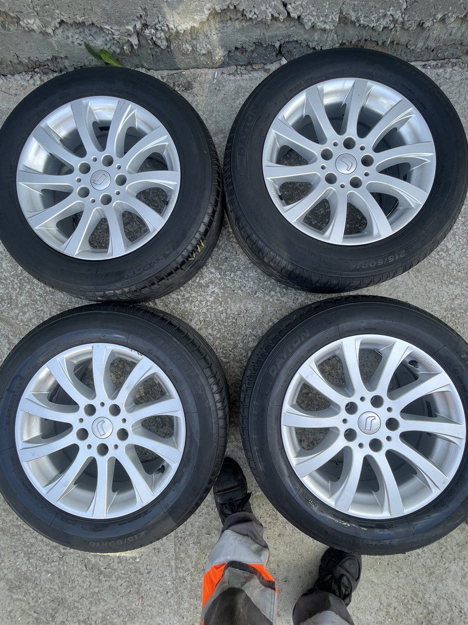 Диски 5*112 R 16, 7,5j , ET 35 ,dia 70,4. шини 215 60 16 Dayton.