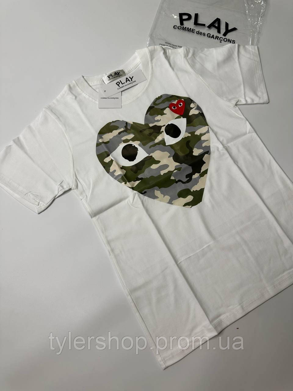 Чорна футболка Comme Des Garçons з червоним логотипом брендова футболка на літо - фото 1 - id-p2632434229