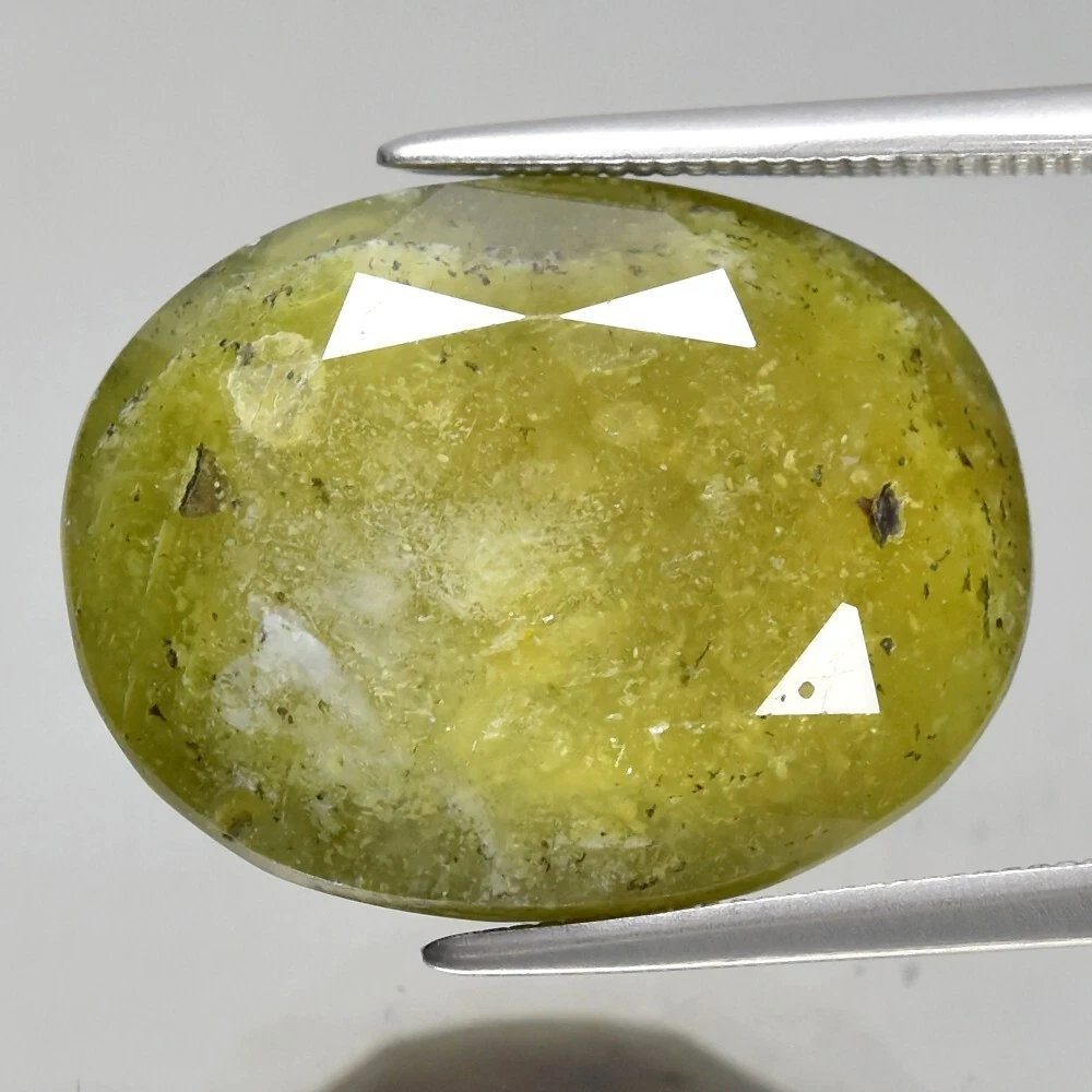 24.17 кт. Природний великий зелений сапфір