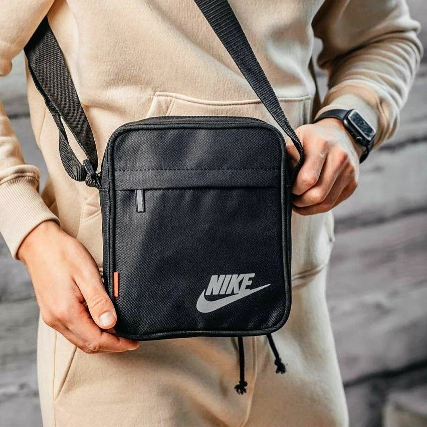 Повсякденна чоловіча сумка з кишенями та регульованим ременем Nike