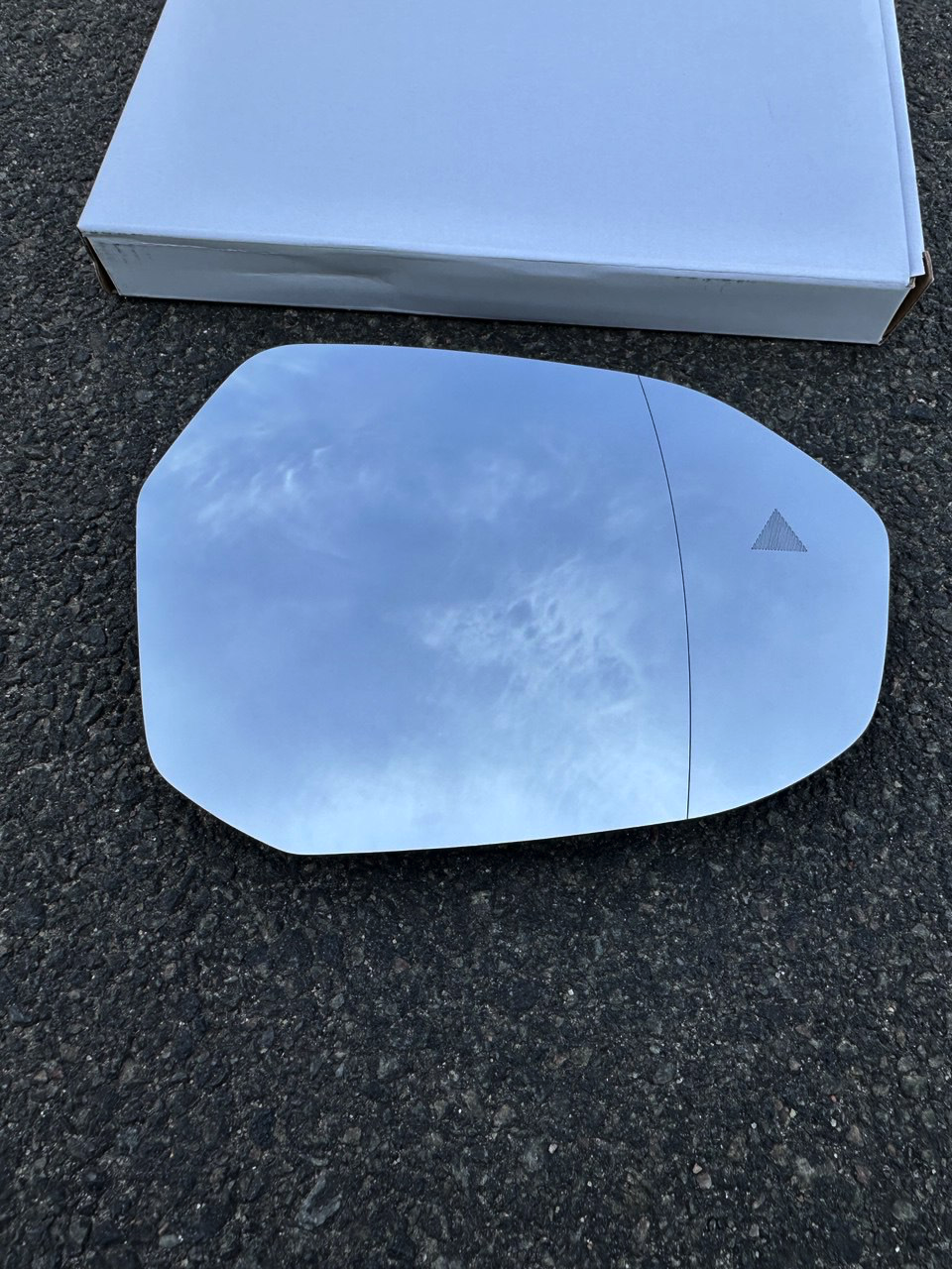BMW 7 / i7 G70 (БМВ G70) 2022- (side assist) вкладиш дзеркала правого (дзеркальний елемент), фото 1