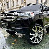 Дитячий електромобіль Джип Toyota  Land Cruiser  JJ2022 з пультом радіокерування для дітей 3-8 років чорний, фото 6